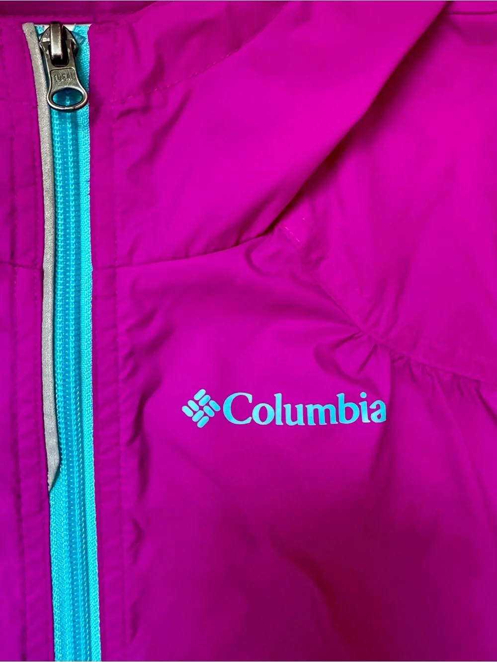 Columbia Girls Magenta Hooded lightweight Jacket. Size medium, 10/12